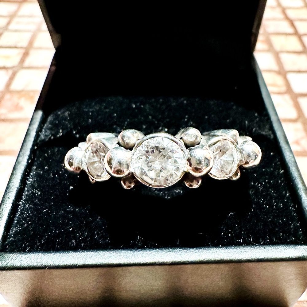 Ladies KumKum designer ring. Sterling silver w/zircon stones, Cust. made, sz 6.5